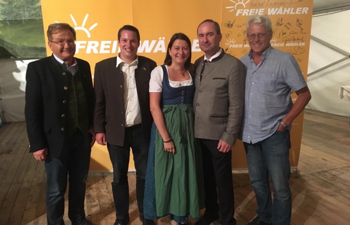 von Links: Hans Friedl (Landtagsabgeordneter und Kreisvorsitzender, Alling), Josef Heckl (Bürgermeister und Kreisrat, Mammendorf), Sabine Meissner (Landratskandidatin und Bürgermeisterin, Kottgeisering), Hubert Aiwanger (stellv. Ministerpräsident) und Toni Fasching (Vereins- und Kulturreferent, Mammendorf)